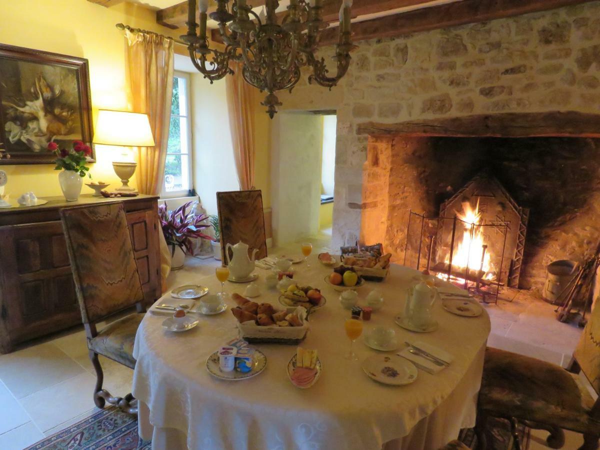 Chateau De Gaubert Bed & Breakfast Terrasson-Lavilledieu Exterior photo